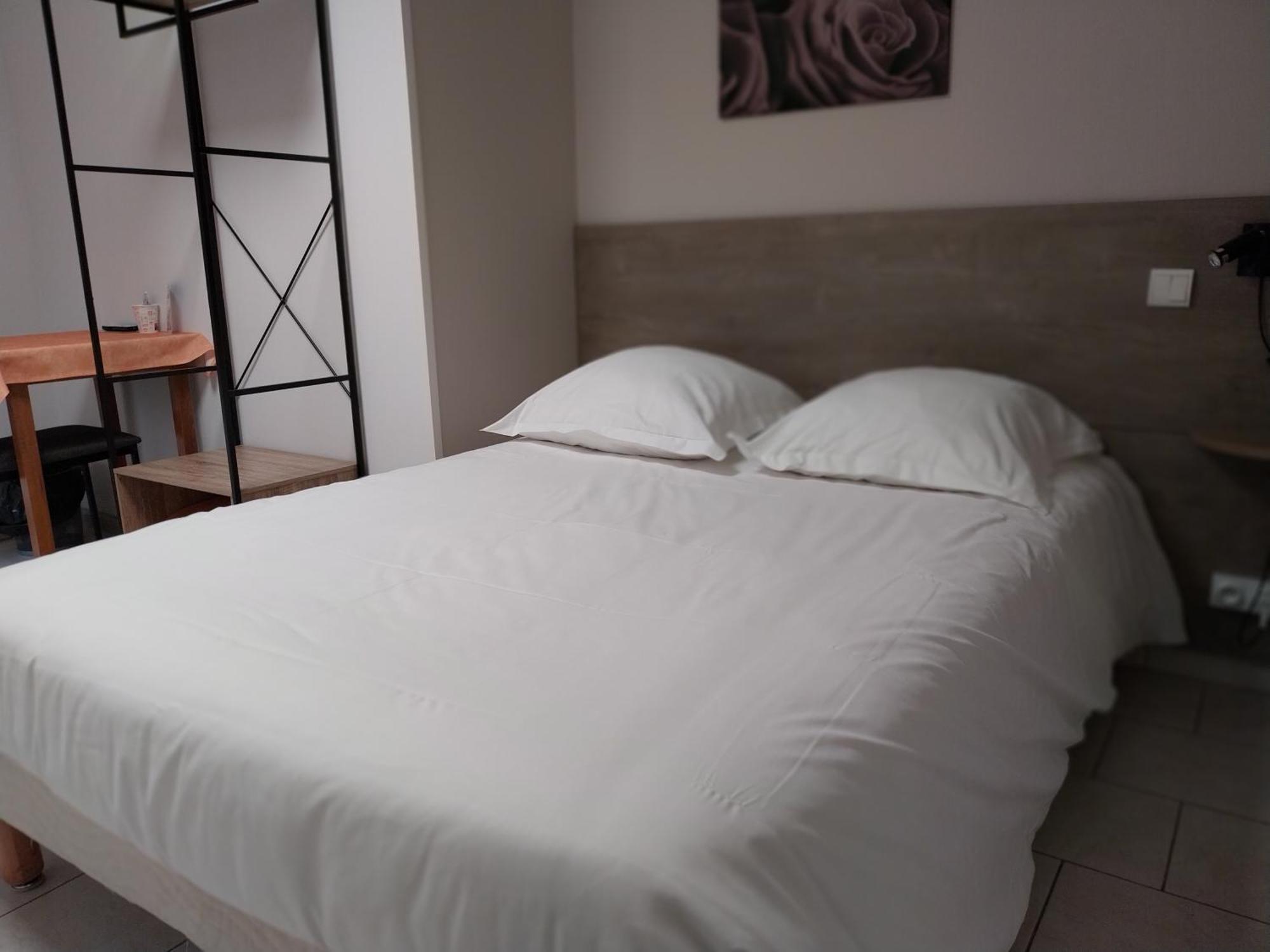 Le Petit Logis Hotel Beaumont-en-Véron Eksteriør billede