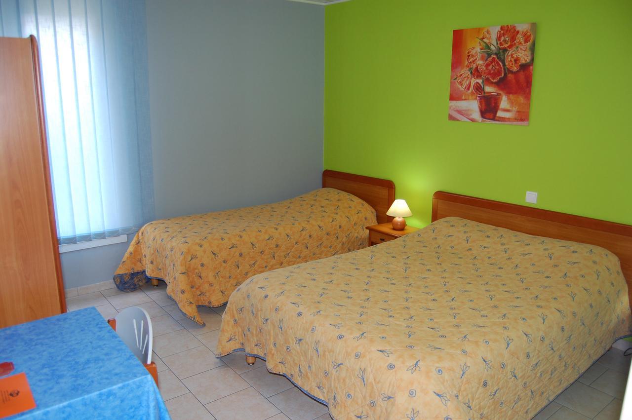 Le Petit Logis Hotel Beaumont-en-Véron Eksteriør billede